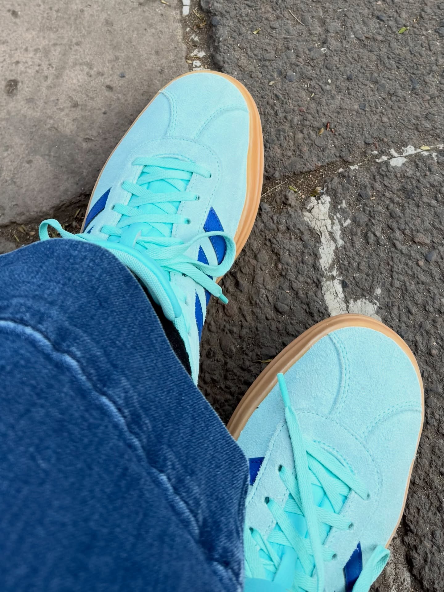 Walking in to this new year like…I don’t know. 2025 was definitely challenging in so many ways, but I feel like 2026 is full of possibilities for new opportunities. It’s all about how you frame it, right? So here I sit at the airport with Blair, capping off a wonderful week+ in Mexico City and equally excited to get back home. There were challenges along the way this past week, and obviously the year, but the net positive is what counts, in my book! Happy New Year, friends 💗👟🌎✈️