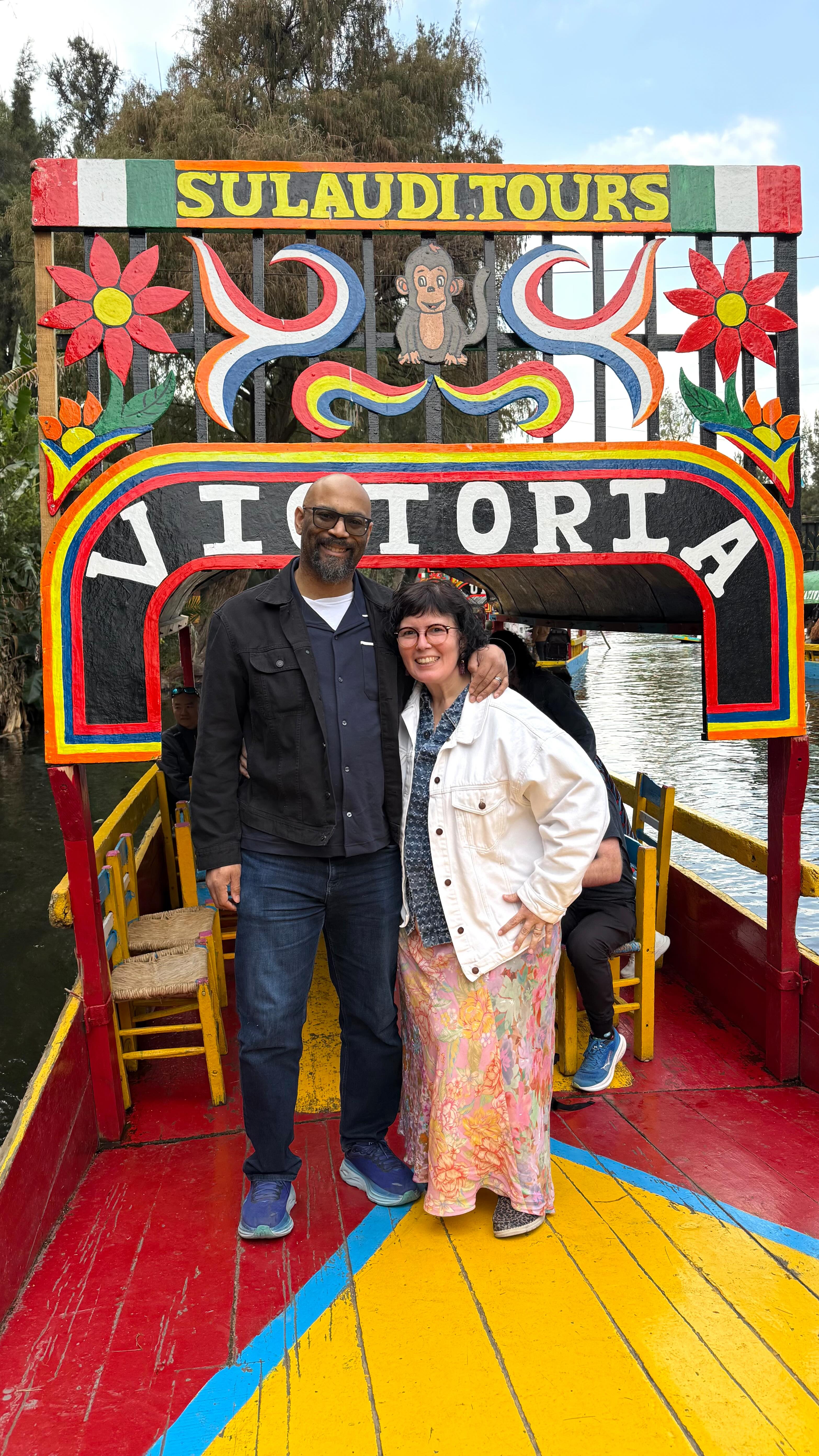 The end of our tour day, Xochimilco. By the end of the day we had made a bit of small chat with other tour goers which was nice as our bus load filled up three boats, and needed to break the ice somehow. This definitely would have been a way better time with a group of friends, as it was all about the vibes on the boat itself, as there wasn’t much to see aside from a LOT of other boats. Apparently Mexican families love going there for reunions/picnics and pack big spreads to enjoy as they travel dow the canals. For those of unprepared, there are smaller boats that float alongside the bigger vessels, selling Elote (corn), tacos, cervesas, tequila, souvenirs, and you can even hire a mariachi band to jump on your boat and perform, which we of course had to do! #lovelysomethingstravels #blizdocdmx